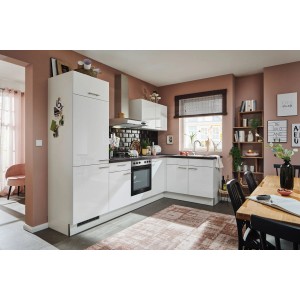 pino Eckküche 440 cm in Weiß Hochglanz mit Arbeitsplatte in Pietra Grey und Elektrogeräten.
