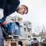 Bosch Diamanttrennscheibe Standard Stein im Einsatz beim Steinschneiden.