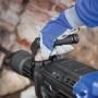 LUX-TOOLS Abbruchhammer E-ABH-1700 im Einsatz beim Stemmen einer Wand.