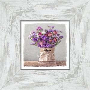 Bild mit Rahmen: Arrangement aus lila Blumen in Papier, 34x34 cm.