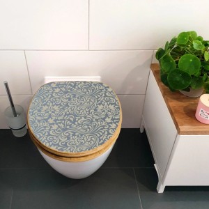 Banjado WC-Sitz aus Bambus mit blauem Ornament, Absenkautomatik. Holz Toilettendeckel für Standard WC.