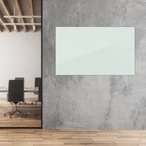 Rahmenloses, weißes Glas Whiteboard 120x120 cm an grauer Wand. Ideal für Büro und Homeoffice.
