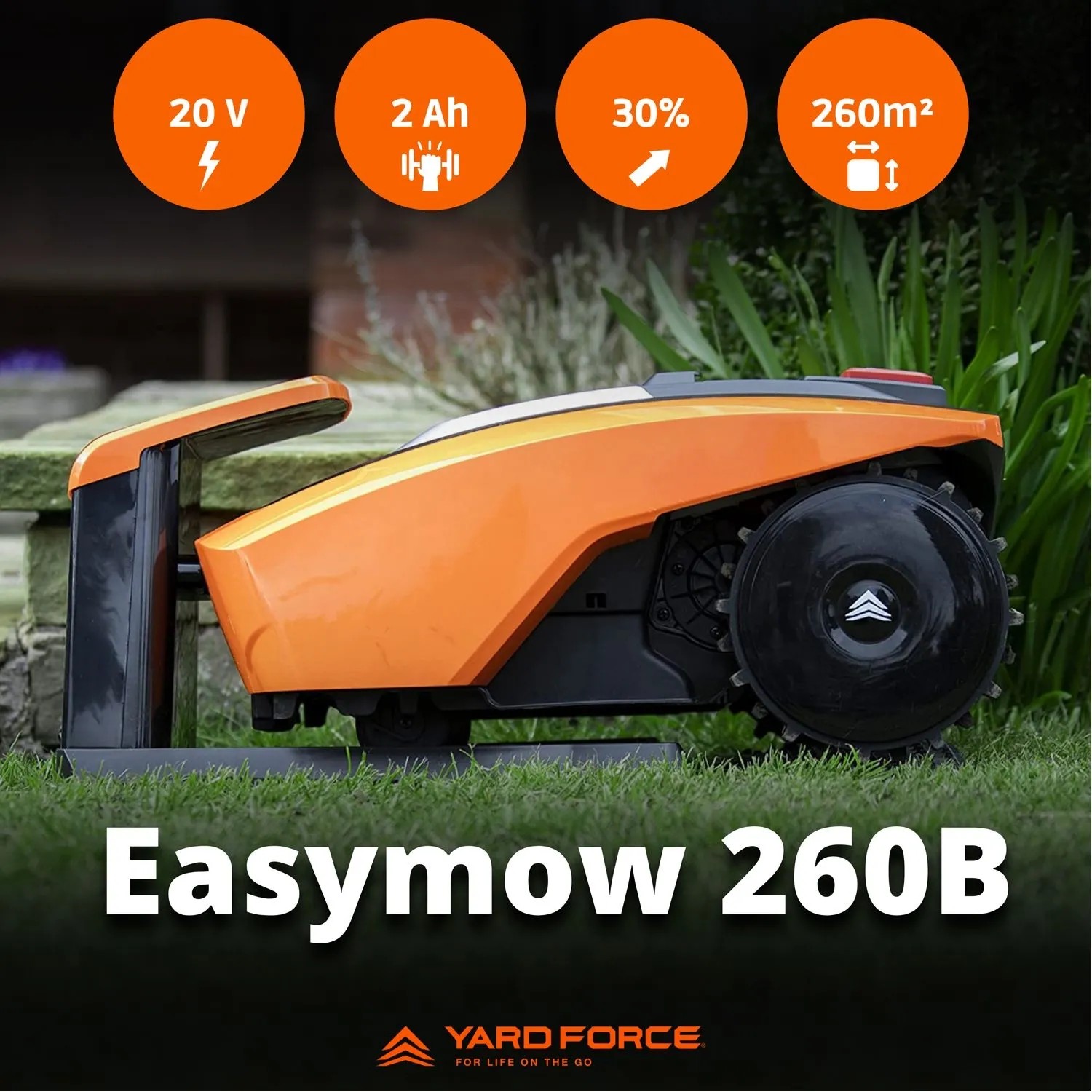 Orange-schwarzer Yard Force Mähroboter EasyMow 260B auf Rasen. Für Flächen bis 260m² mit 20V Akku.