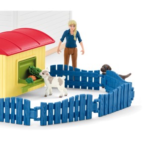 Schleich Tierhotel mit Tierpflegerin, Ziege und Hund im Gehege. Detailgetreues Spielzeug.