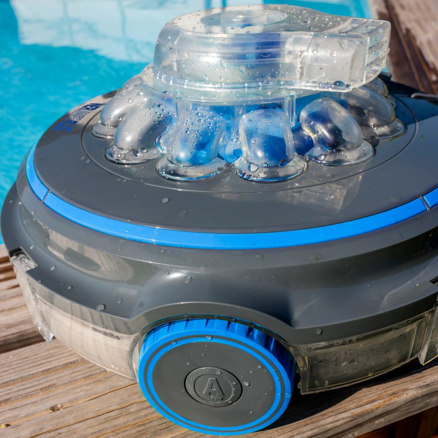 Grauer Gre Akku-Poolroboter 5.200 mAh zur automatischen Poolreinigung.