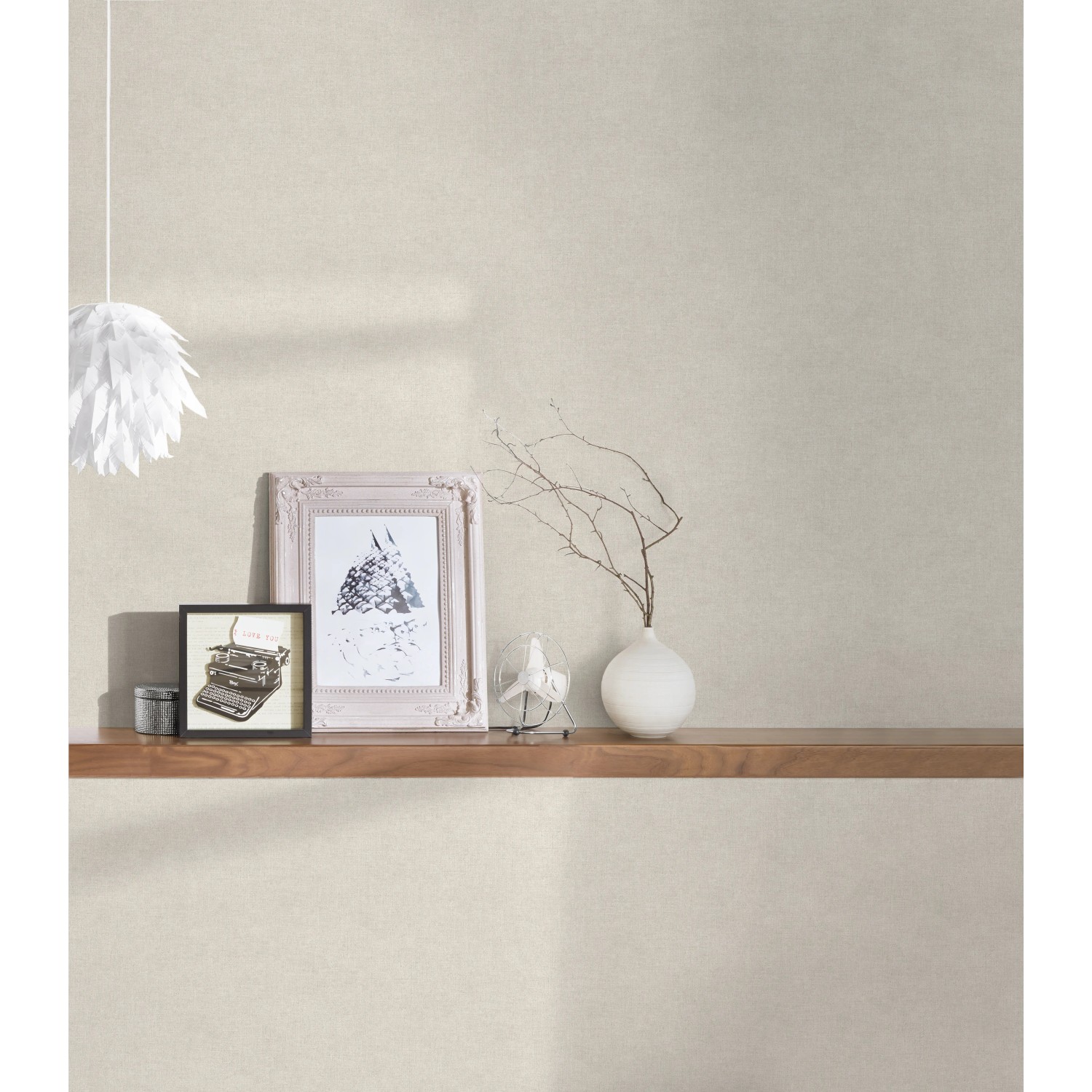 A.S. Création Vliestapete Paradise Garden Uni Taupe (FSC®), Detailaufnahme der Tapete an einer Wand.