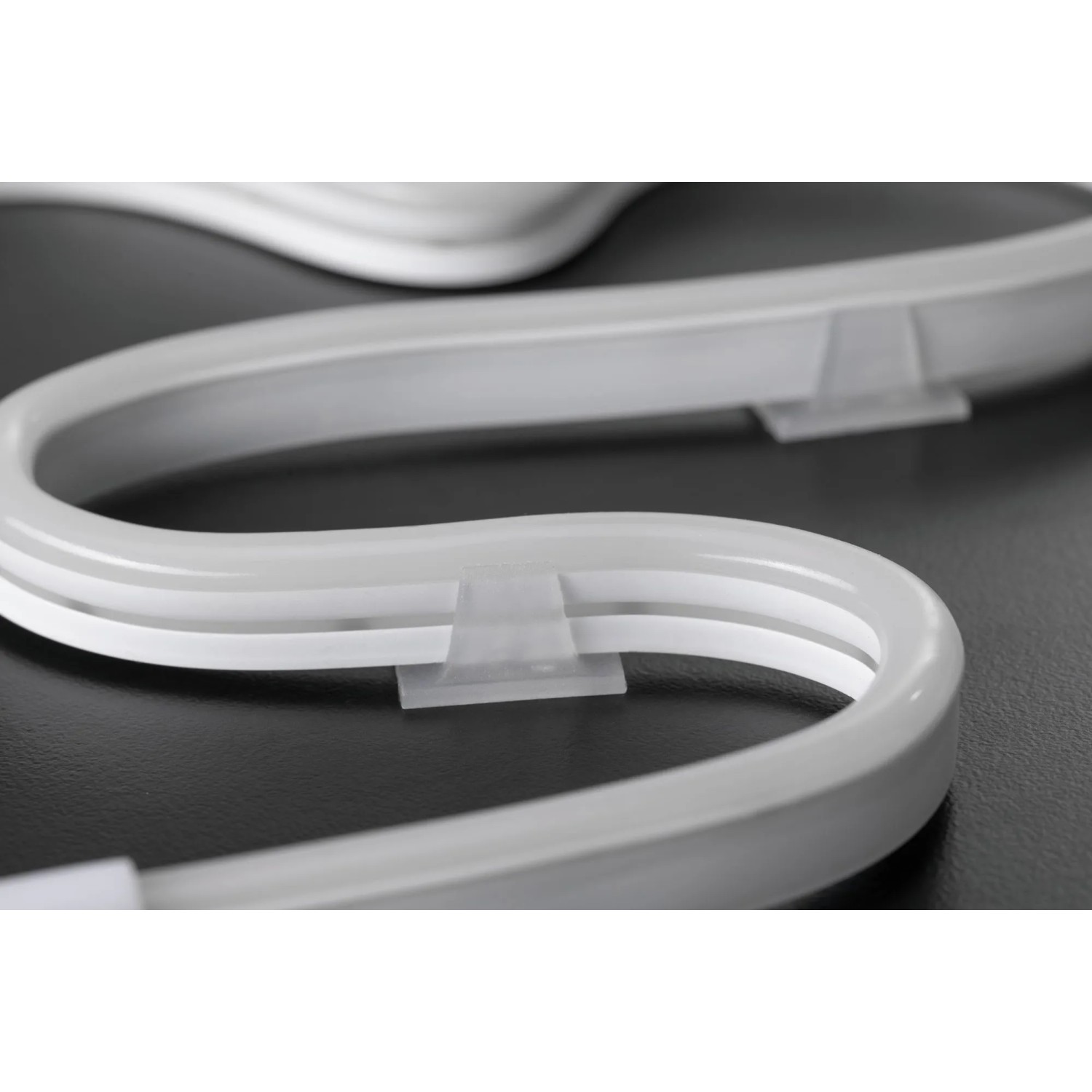 Gebogener Paulmann LED Strip Neon Colorflex Grün mit Halteclips, 1 m, 4,5 W.