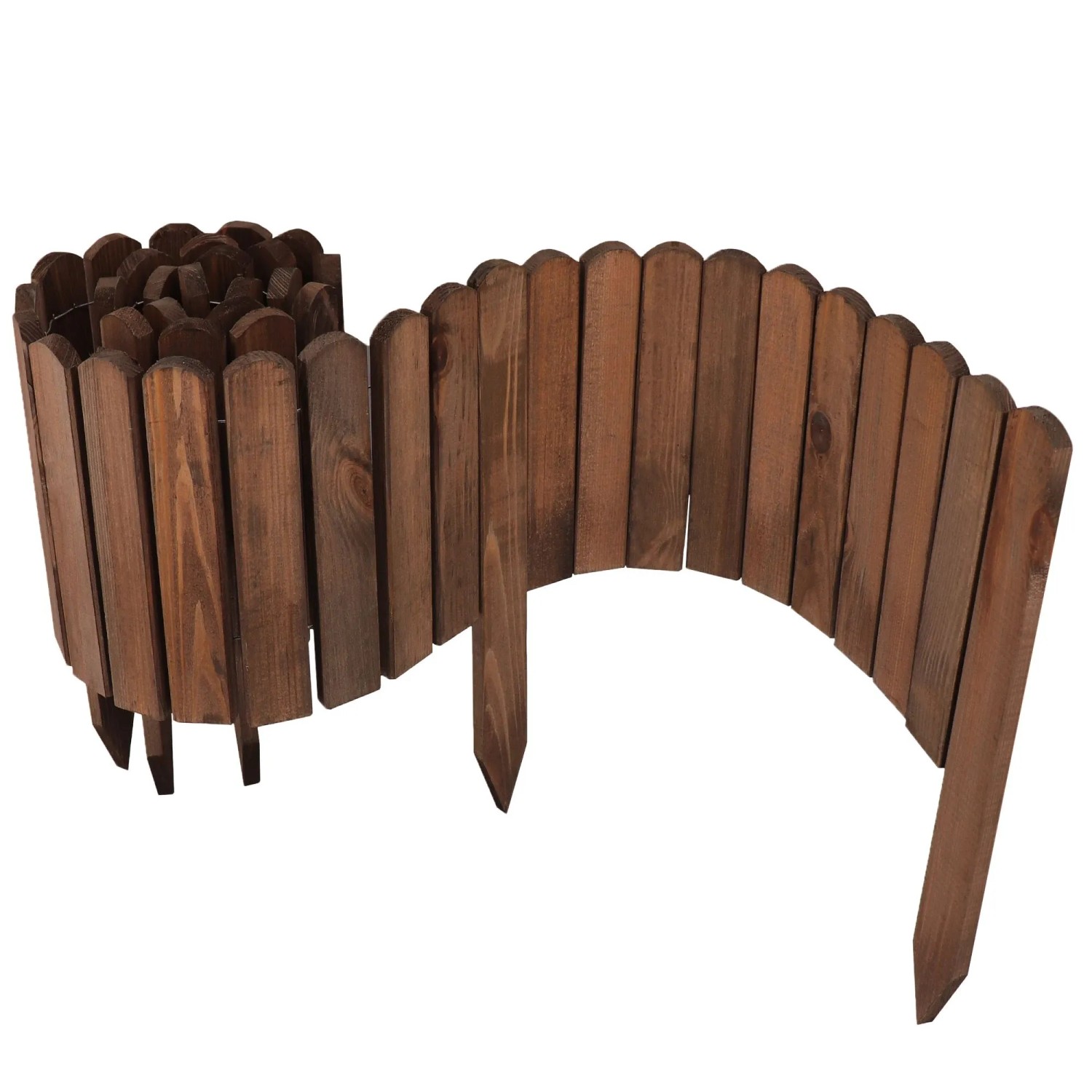 Dunkelbrauner Holz Rollzaun, flexibel, als Beeteinfassung und Rasenabgrenzung. Aufgerollt, mit abgerundeten Kiefernholz-Latten.