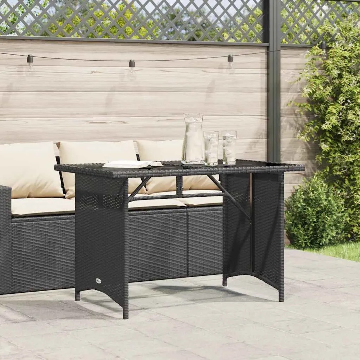 Schwarzer vidaXL Gartentisch mit Glasplatte, 110x68x70 cm, aus Poly Rattan.