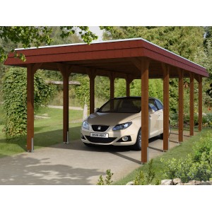 Skan Holz Carport Spreewald, Nussbaum mit roter Blende, mit Auto im Garten.