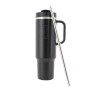 Schwarzer Petromax Thermobecher Waigo 1000 ml mit Henkel und Edelstahl-Strohhalm.