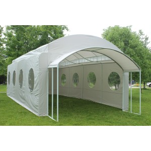 Lichtgraues Partyzelt Michelle 400x900 cm mit Rundfenstern und Vordach.