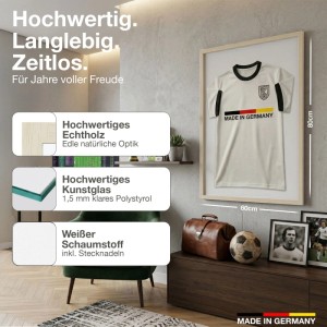 K-Möbel Trikotrahmen aus Echtholz (60x80 cm, Natur) mit Trikot, Teil der Vitrinen-Kollektion.