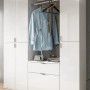 Weißer Hochglanz Garderobenschrank SystemX mit offener Kleiderstange, Schubladen und vielen Fächern für den Flur.