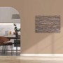 Beiges Wandbild in Bruchsteinoptik mit 3D-Effekt an einer Wand im Wohnraum.