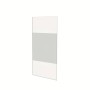 Walk-in Duschwand aus 8mm Sicherheitsglas mit Milchglasstreifen. Klare Glas-Seitenwand für modernes Bad.