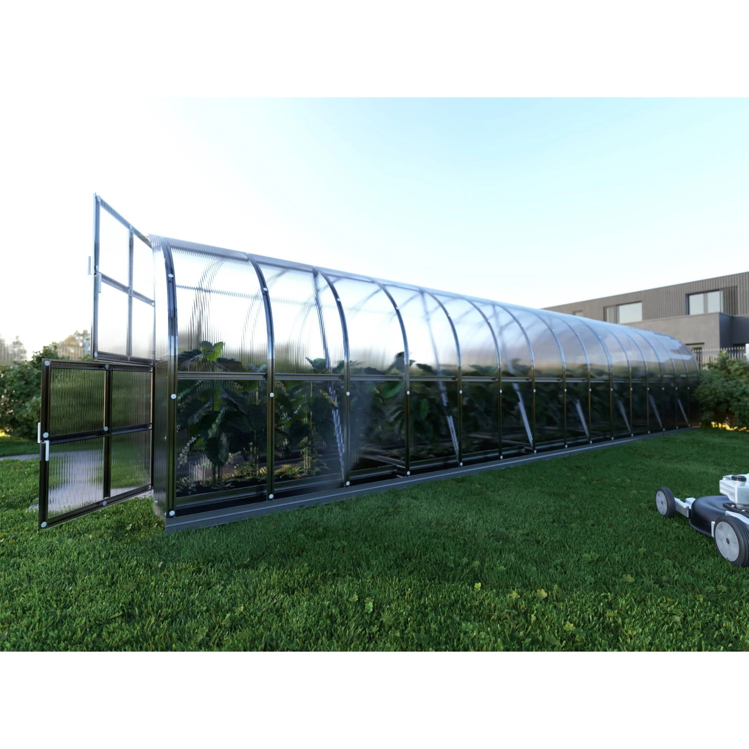 Langes Klasika Arch Gewächshaus 30m² mit Polycarbonatabdeckung im Garten.