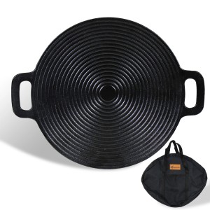 Schwarze, runde CCLIFE Grillpfanne aus Gusseisen mit Tragebeutel. Ideal für koreanisches BBQ.