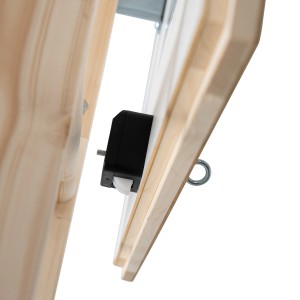 Detailaufnahme Dolle Bodentreppe Pur: Mechanismus und Holzrahmen im Fokus.