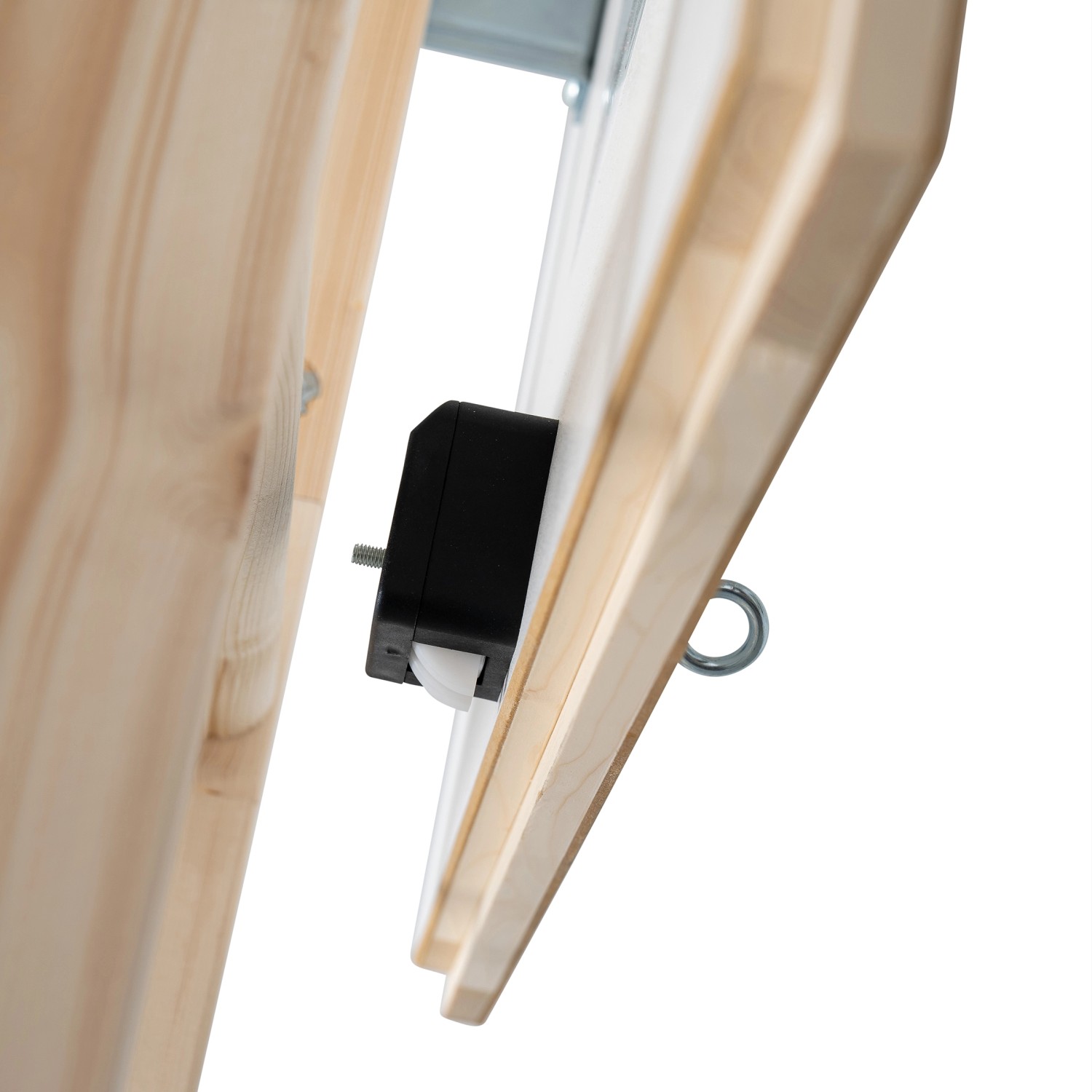 Detailaufnahme Dolle Bodentreppe Pur: Mechanismus und Holzrahmen im Fokus.