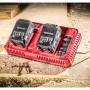 Skil Duo-Ladegerät 3132AA mit zwei 20V Akkus auf einer Werkbank.