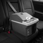 AEG Bord-Bar BK 16 l Kühlbox im Auto mit Getränkehaltern und Sicherheitsgurt befestigt.