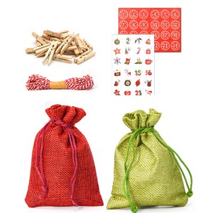 DuneDesign DIY Adventskalender Set: 24 Säckchen, Klammern, Schnur und Aufkleber.