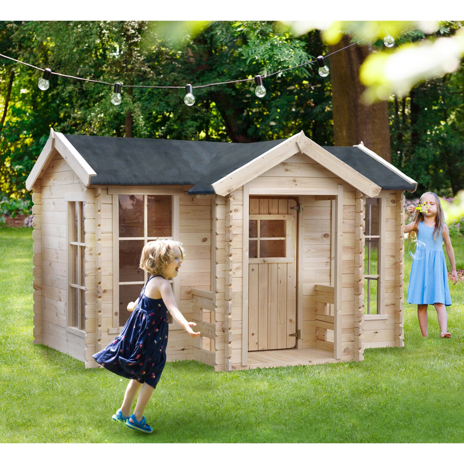 Timbela Kinderspielhaus aus Holz M520 2,63 m² mit Boden und Villa