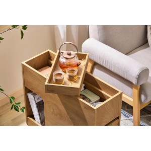 SoBuy Beistelltisch FBT158-N aus Holz mit Schublade und Ablage neben einem Sofa.