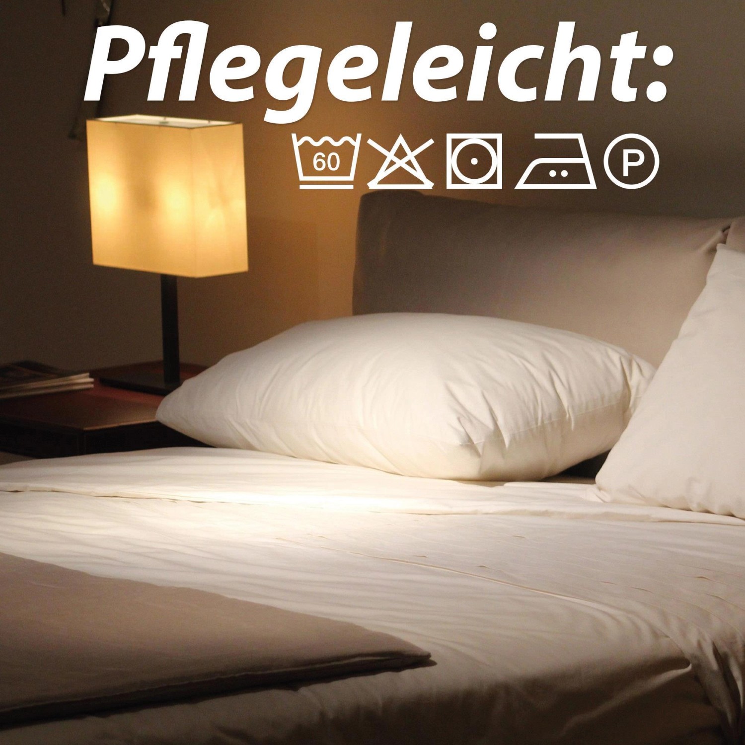 Bestlivings Kopfkissen 2er-Pack (40x80 cm) auf einem Bett mit Nachttischlampe.