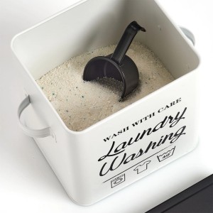 Weiße Waschpulverbox 'Laundry' von Zeller Present aus Metall mit Dosierlöffel und Aufdruck.