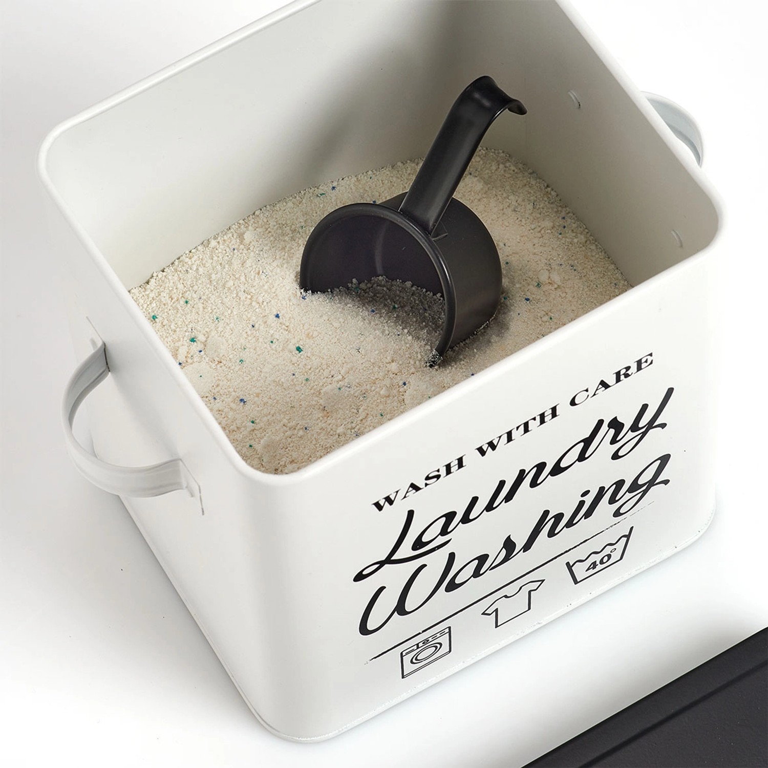 Weiße Waschpulverbox 'Laundry' von Zeller Present aus Metall mit Dosierlöffel und Aufdruck.
