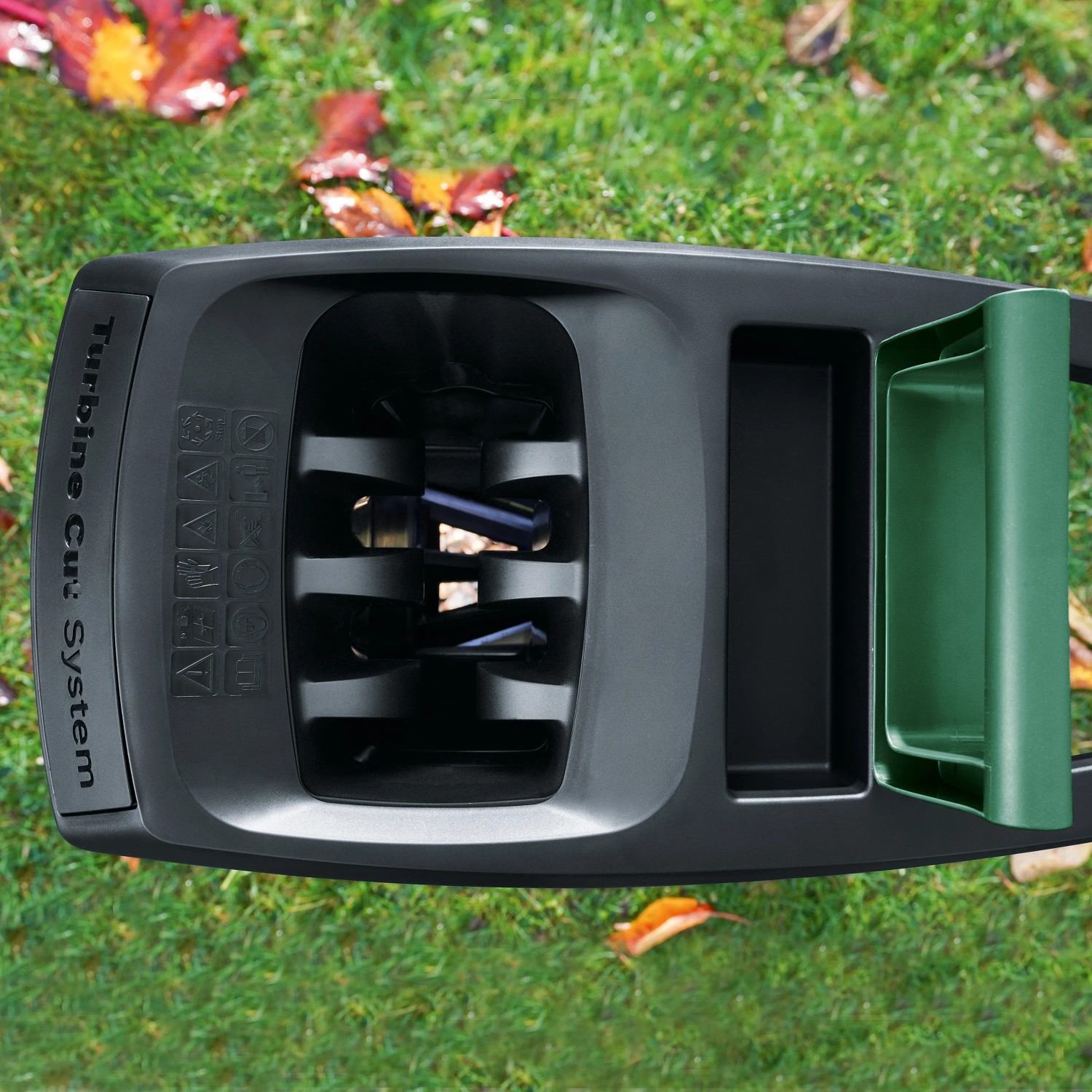 Bosch AXT 25 TC Gartenhäcksler, Ansicht von oben auf das Turbinen-Schnitt-System.