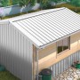 Ablaufset für SDF Kastenrinne aus Aluminium in Natur an einem Gartenhaus.