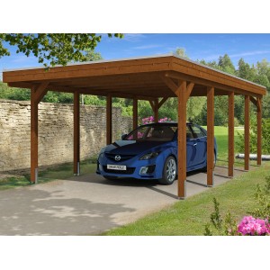 Skan Holz Carport Friesland Nussbaum mit blauem Auto. Einzelcarport aus Holz mit Aluminiumdach.