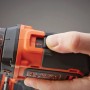 Black+Decker Akku-Schlagbohrschrauber BDCHD18KB mit Drehmoment-Einstellung in Nutzung.