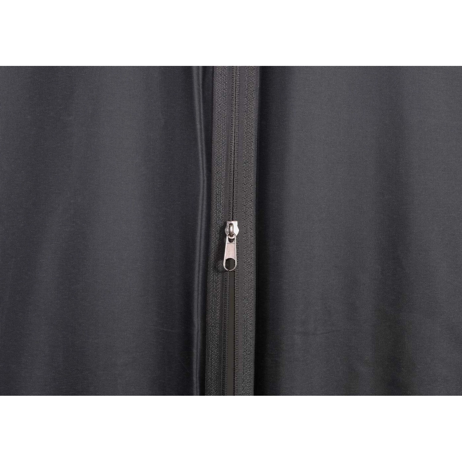 Detailaufnahme: Graue Seitenwand mit Reißverschluss der MCW Hardtop Pergola M81.