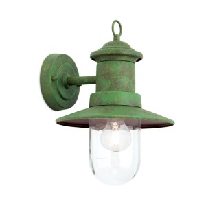 Grüne, patinierte Vintage Außenwandleuchte aus Stahl mit klarem Glasschirm und E27 Fassung, IP44 Schutz.