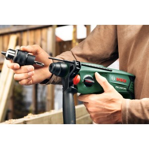Bosch Bohrhammer PBH 2500 SRE (600 W) mit Bohrfutter im Einsatz.