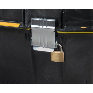 Schwarze Stanley FatMax Werkzeugbox mit Vorhängeschloss am Metallverschluss.