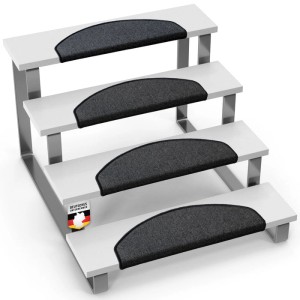 Treppe mit anthrazitfarbenen, halbrunden KARAT Stufenmatten London Pro für mehr Sicherheit.