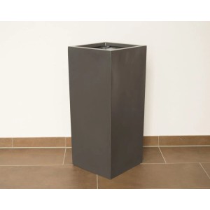 Hoher, anthrazit-metallicfarbener Pflanzkübel Säule aus Fiberglas, 30x30x90 cm.