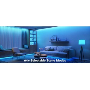 Wohnzimmer mit Govee Smart RGB LED-Streifen, blaue Beleuchtung unter Möbeln und an der Decke.