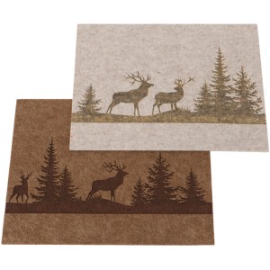 Boltze Home Tischset mit Hirsch- und Tannenmotiv in Beige und Braun.