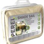 Verpacktes, creme-farbenes Perel Viereck-Sonnensegel, 500x500cm, UV-Schutz, wasserabweisend.