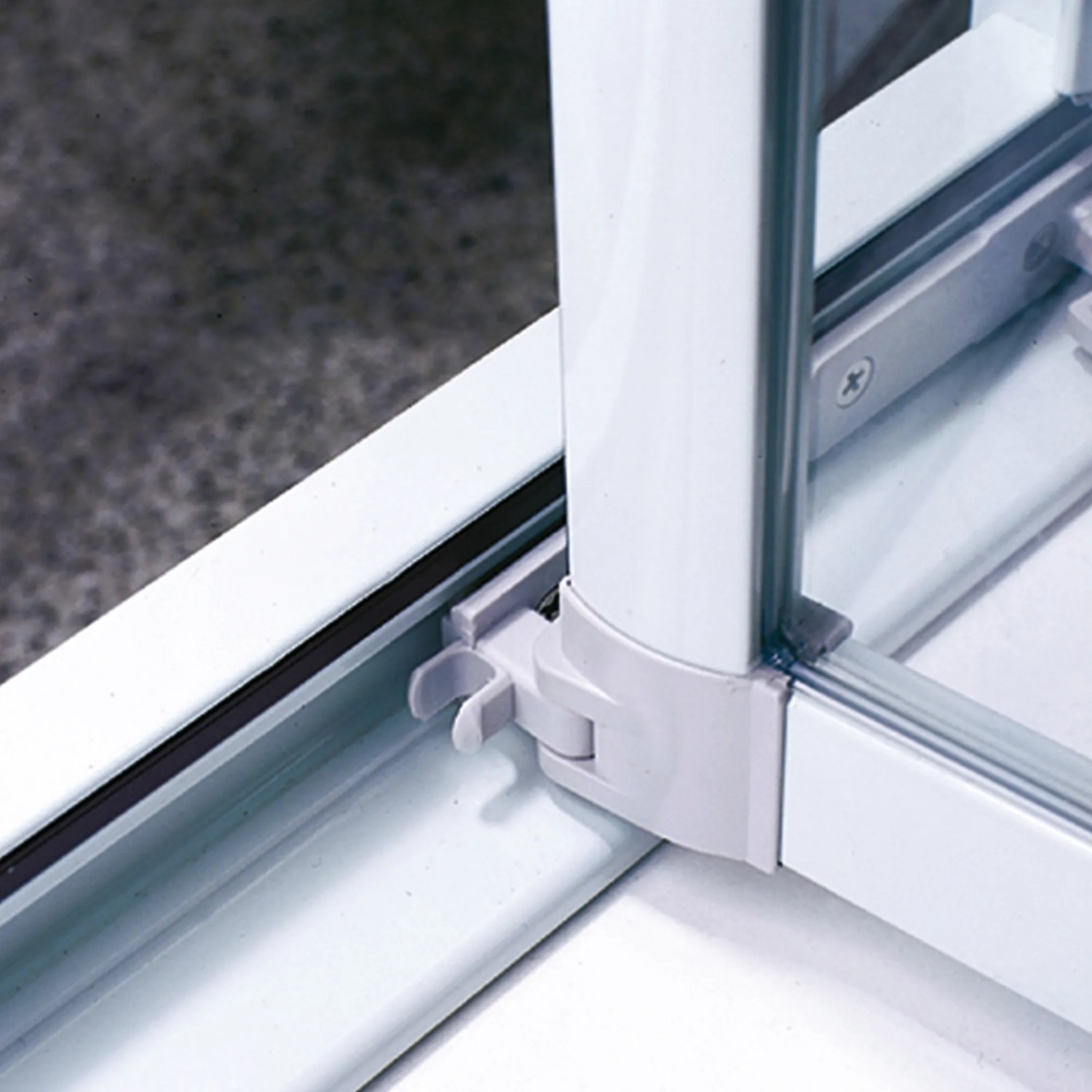Detailaufnahme: Breuer Fara Falttür, Alu Silber Matt, Beschläge und Rahmen.