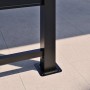 Detailaufnahme: Schwarzer Sojag Pavillon Bondi Pfosten mit Montageplatte.