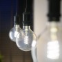 Philips Hue Filament Leuchtmittel E27 G125, dimmbar, warmweißes bis kaltweißes Licht.