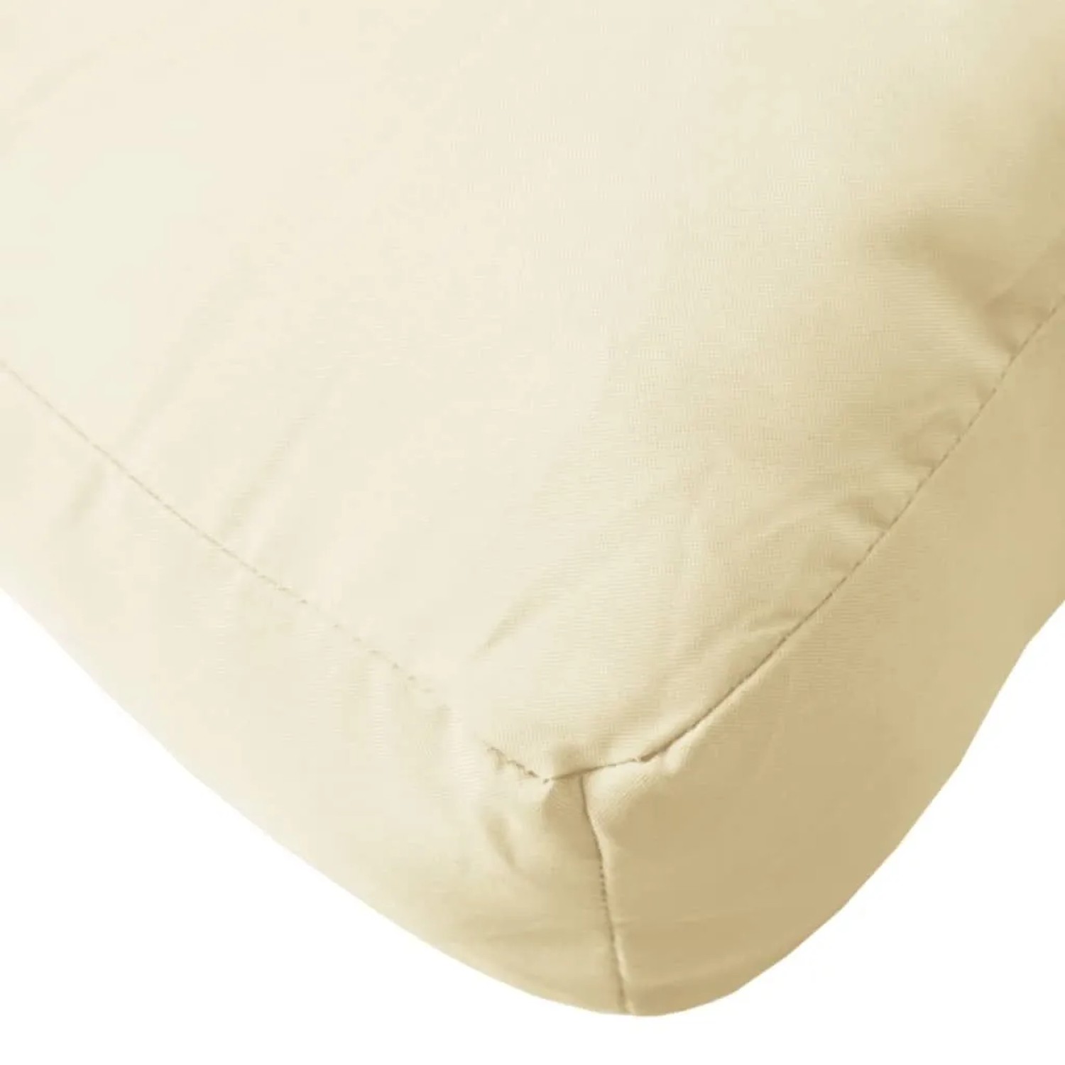 Cremefarbenes Palettenkissen aus Polyesterstoff, Detailansicht der weichen Textur und einer Ecke. Ideal als Sitzkissen.
