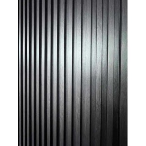 Anthrazitfarbene Colortree Akustikpaneele aus Holz, wasserdicht und schallabsorbierend.